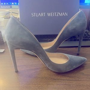 Stuart Weitzman size 10.5 Curvia Denim blue suede Pumps in excellent condition.